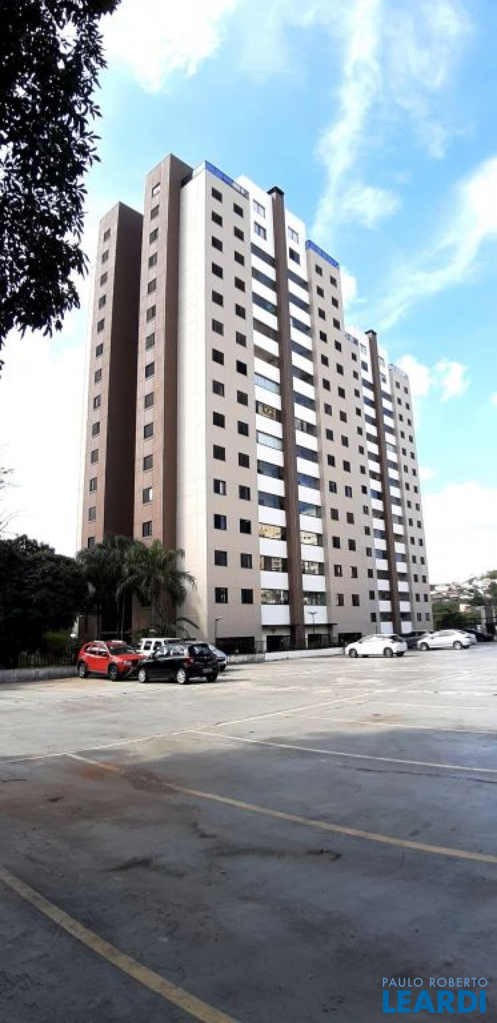 Apartamento à Venda em Condomínio Chiari Valinhos SP Paulo Roberto